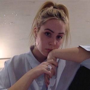 Meet your Posher, Juliette